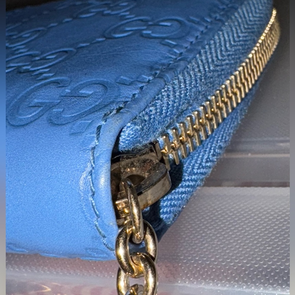 GUCCI SIGNATURE GUCCISIMA INTERLOCKING GG EMBOSSED BLUE LEATHER ZIPAROUND WALLET - Picture 8 of 16